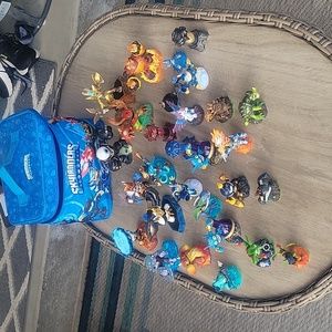 Skylanders 30 Action Figure Lot & 1 Storage Bag